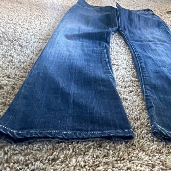 Express Jeans Zelda Barely Boot - 2S Short - Picture 3 of 16